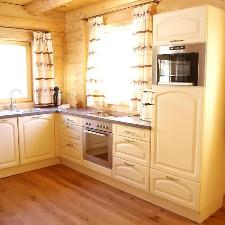 Almchalet Alpenflora *